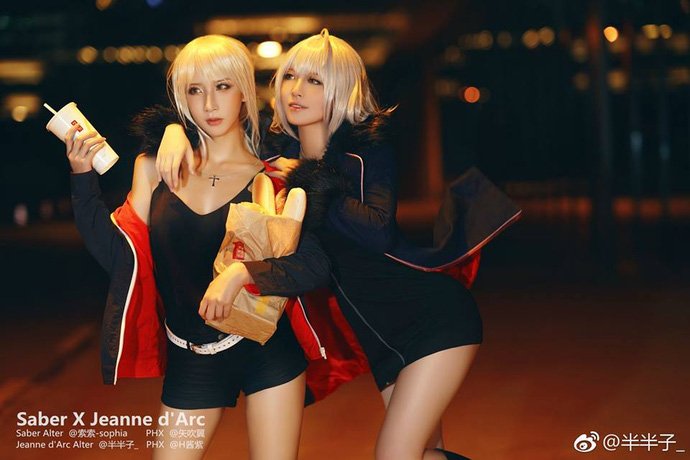 Bộ ảnh cosplay cực nóng bỏng về 2 cô nàng Saber và Jeanne d'Arc