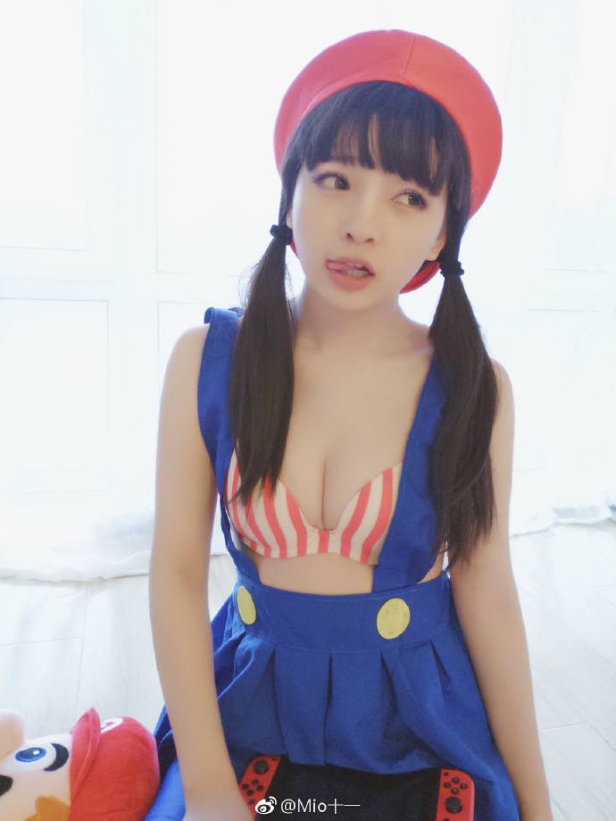 Cùng ngắm cosplay cô nàng Mario 