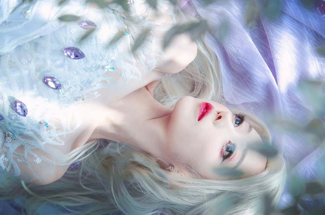 Ngẩn ngơ ngắm công chúa Elsa bước ra đời thật đẹp hơn cả trong phim Frozen - Ảnh 6.