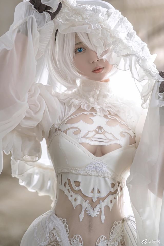 2B In White Cosplay In Nier: Automata