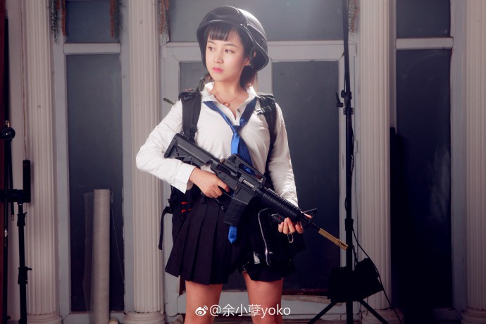 Lại nóng mắt với cosplay PUBG mặt học sinh nhưng lại ngực... khủng