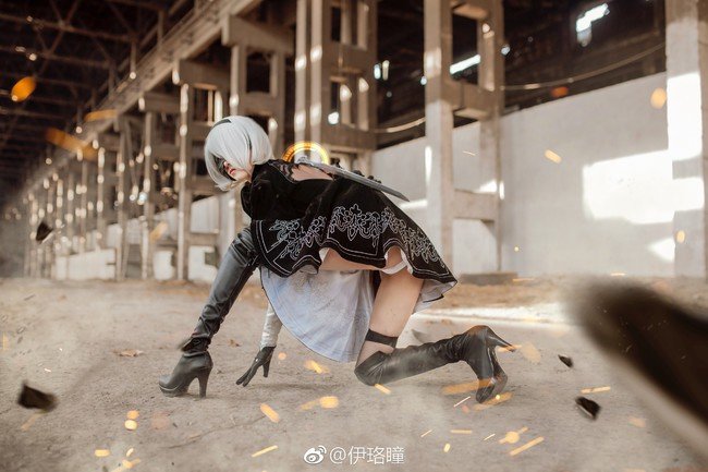 Lại nóng mắt với cosplay cô nàng 2B 