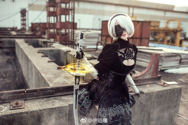 Lại nóng mắt với cosplay cô nàng 2B 