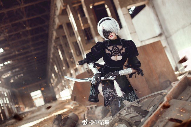 Lại nóng mắt với cosplay cô nàng 2B 