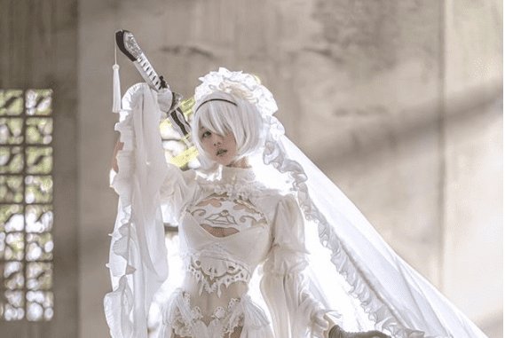 2B In White Cosplay In Nier: Automata