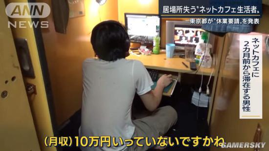 Internet-cafe-refugee-in-his-box