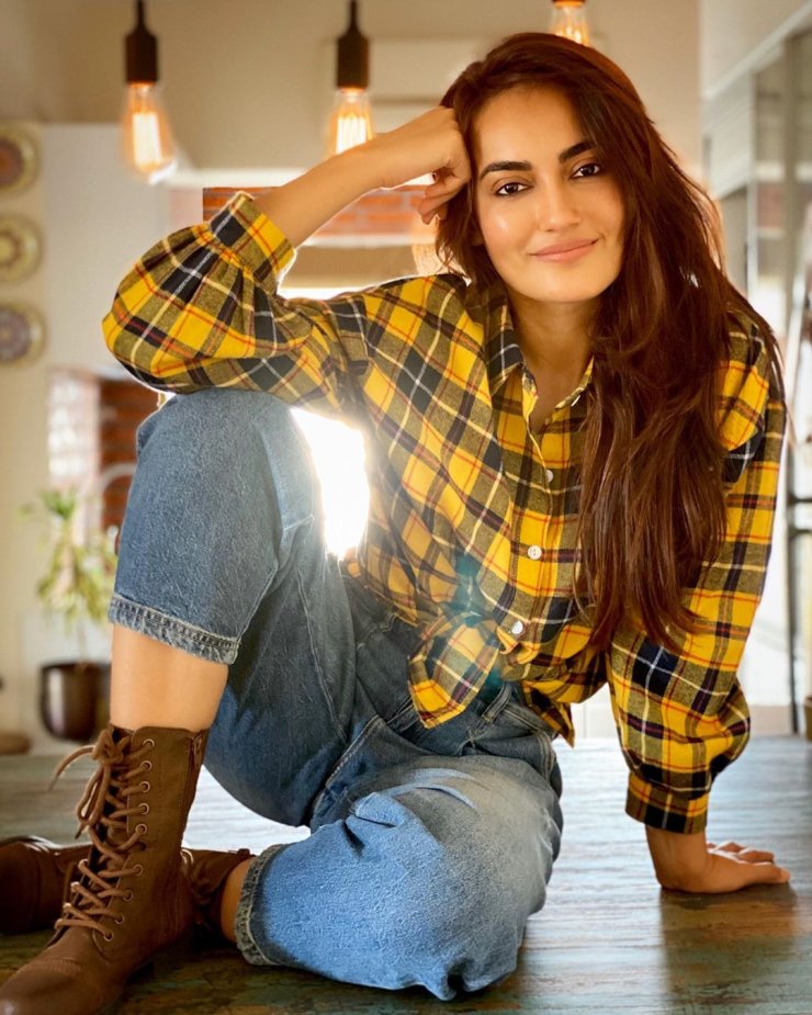 Surbhi Jyoti 18