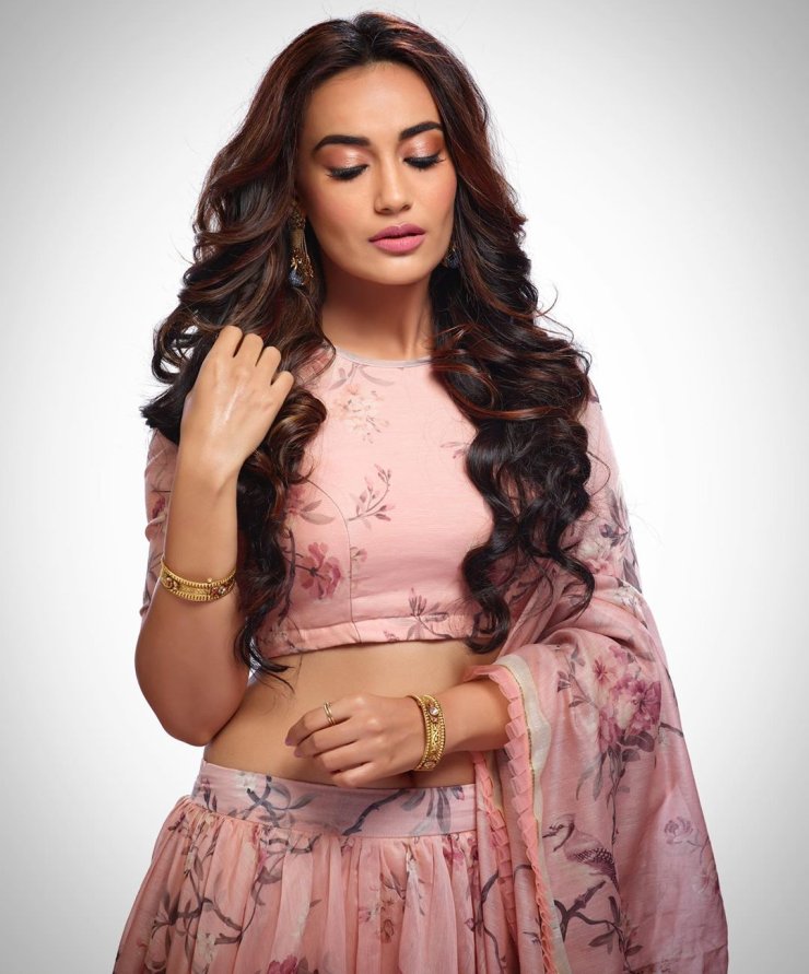 Ravishing Saree Looks Of The Beautiful Naagins Actress Surbhi Jyoti