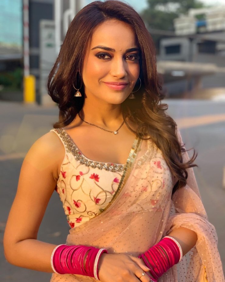 Surbhi Jyoti Killing Looks in Saree