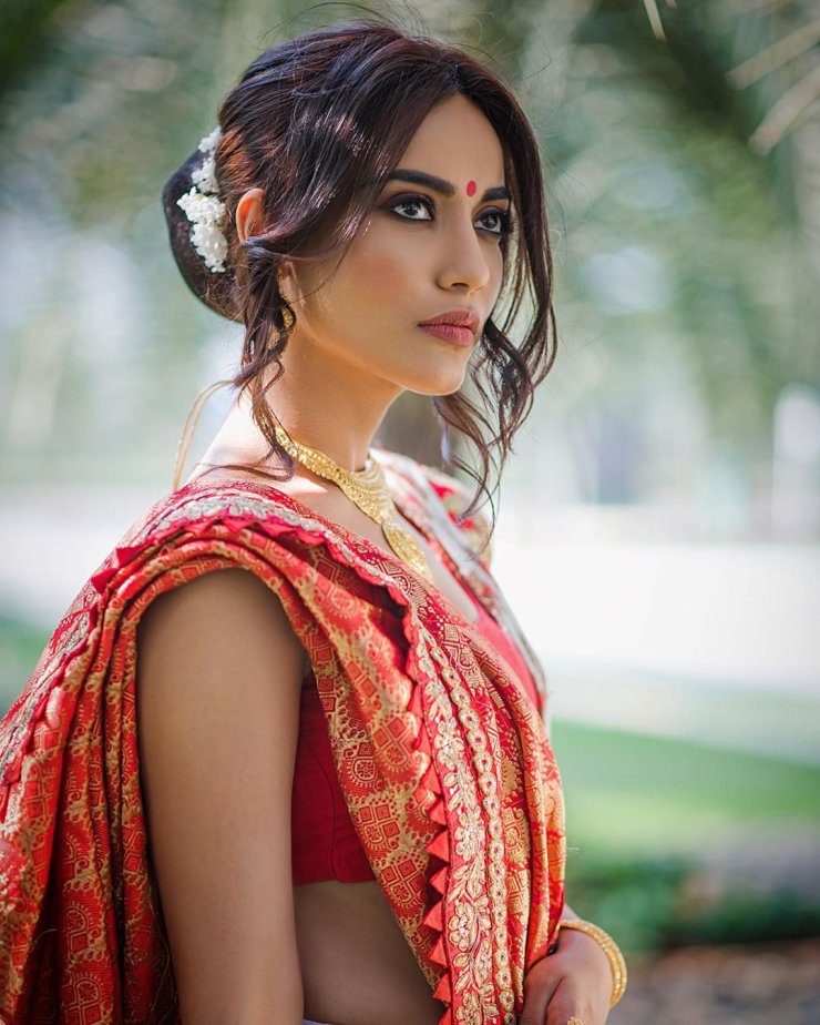 Ravishing Saree Looks Of The Beautiful Naagin's Actress Surbhi Jyoti