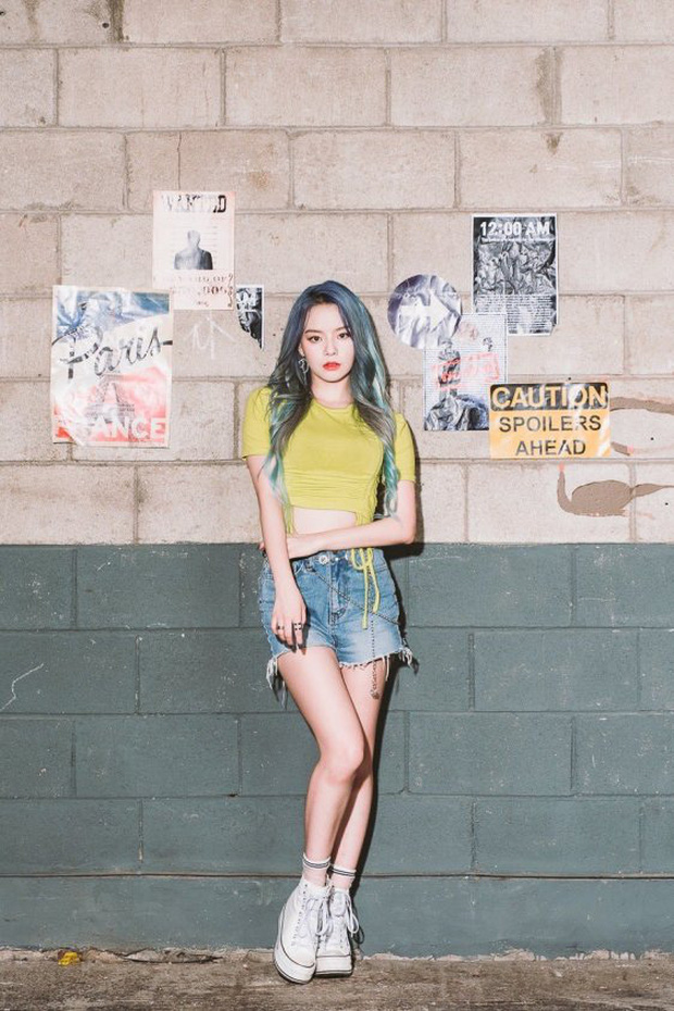 aqua k-pop gamer girl group