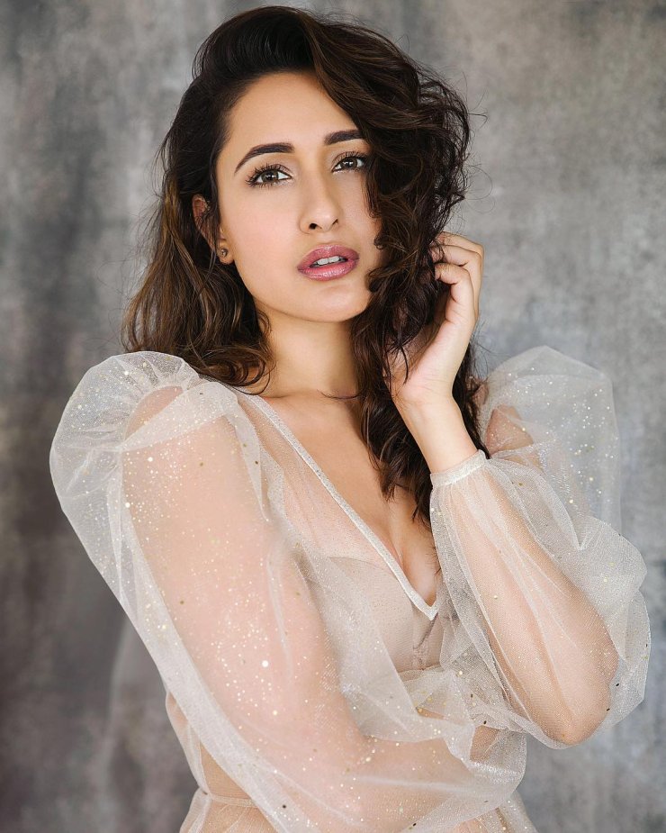 Pragya Jaiswal 25