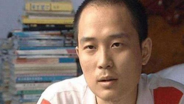 Chinese man expelled 4 times zhang fei