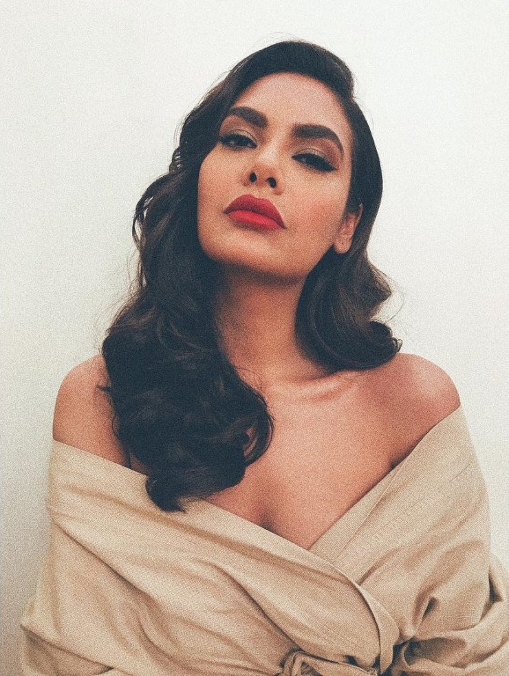 Esha Gupta 33