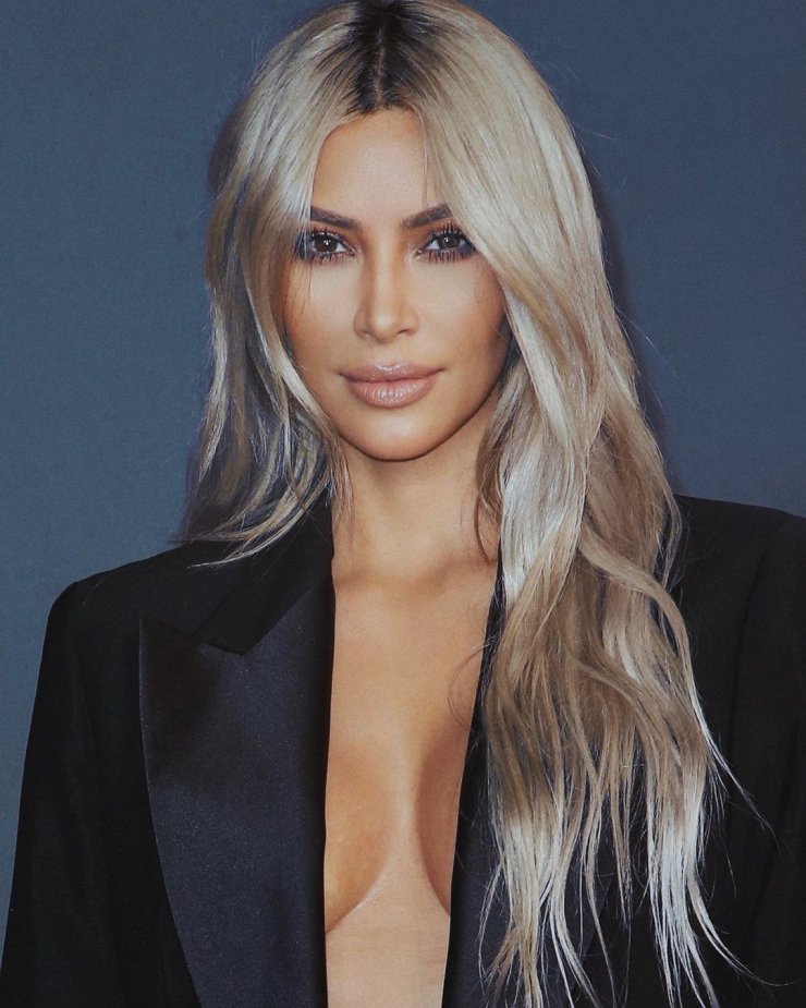 Kim Kardashian raises the temperature with stunning photo in