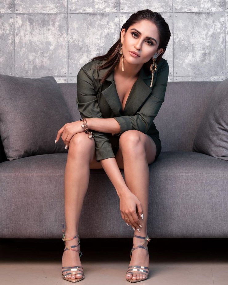 Krystle Dsouza 17