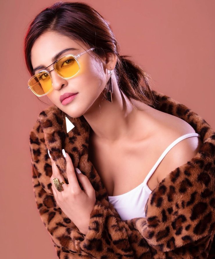 Krystle Dsouza 18