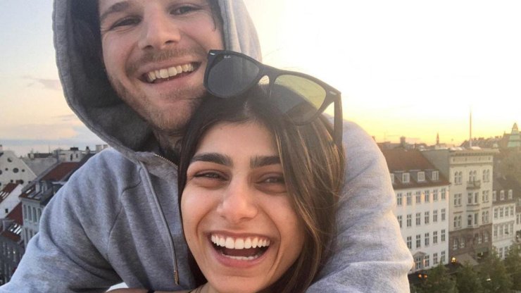 Pornhub Icon Mia Khalifa Posts Cute Selfie After Wedding Postponed