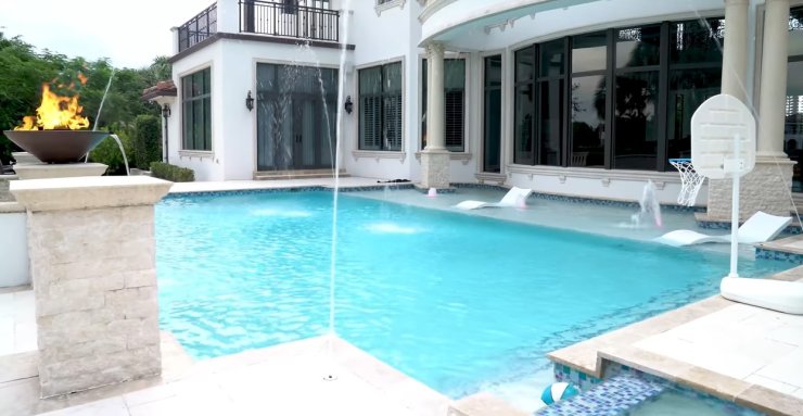 World S Richest Gaming Team One Percent Reveals Their Mansion