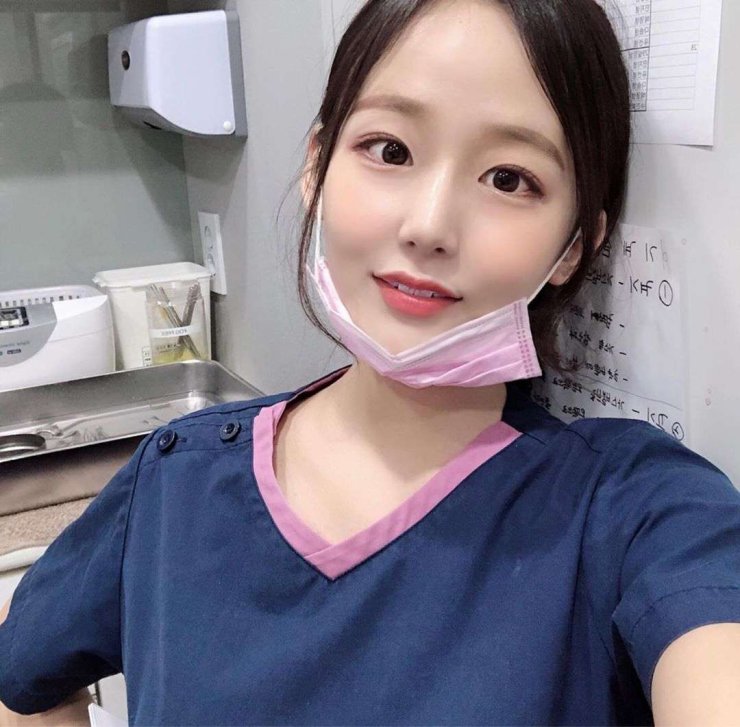 Remove Face Mask, Girl Becomes The Most Beautiful Dentist In Korea