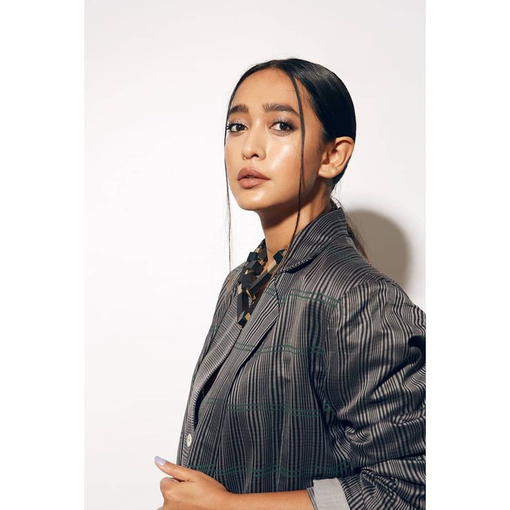 Margarita With A Straw Actress Sayani Gupta Looks So Stunning In Stripes