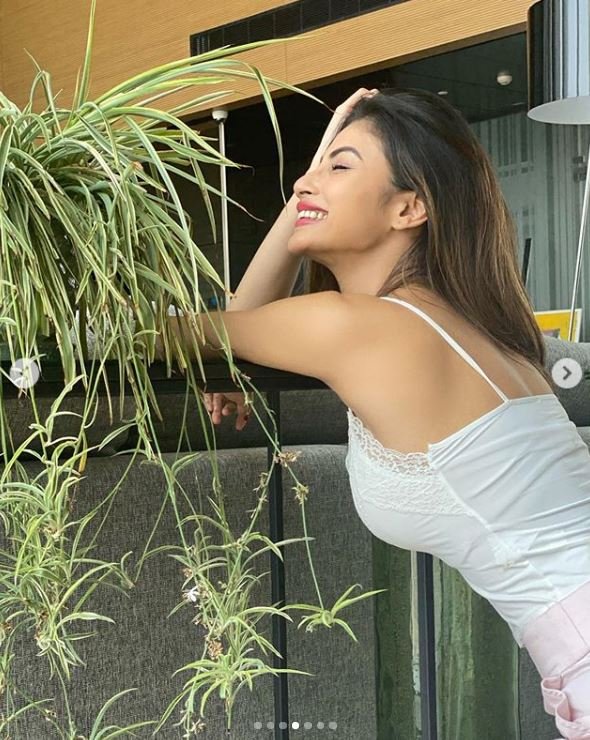 Tv Queen Mouni Roy Sun Kissed Photos To Make Your Heart Skip A Beat Or Two