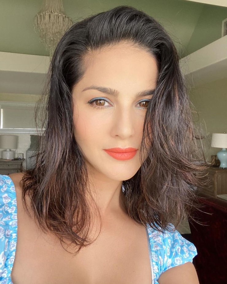 Sunny Leone 4