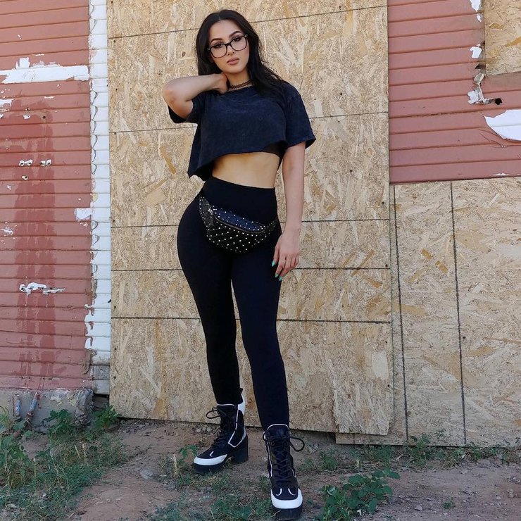 Beautiful Youtuber Sssniperwolf How Does She Look In