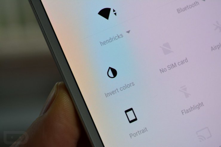 Moto X Invert Colors 980x653
