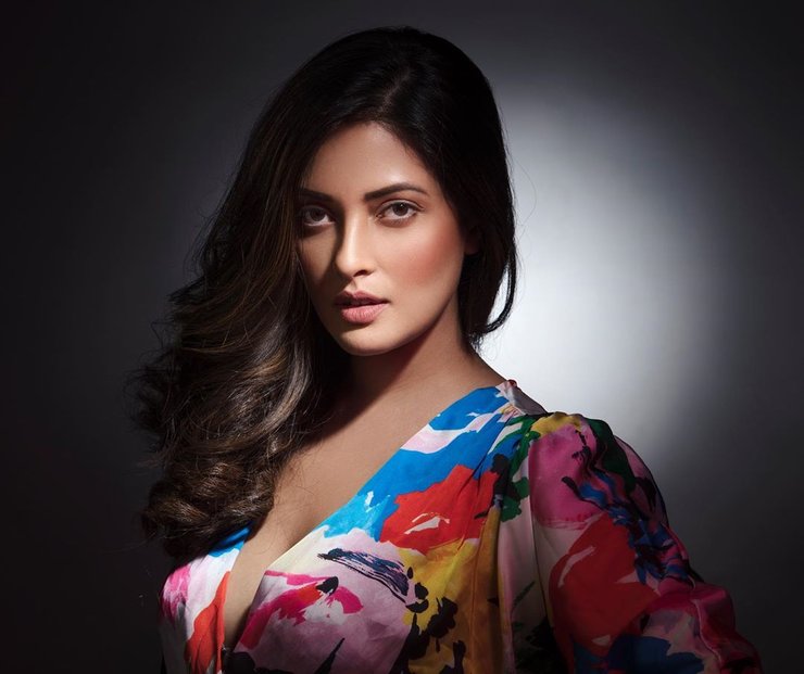 Riya Sen Is Sweeter Than Honey With These Super Bewitching Looks