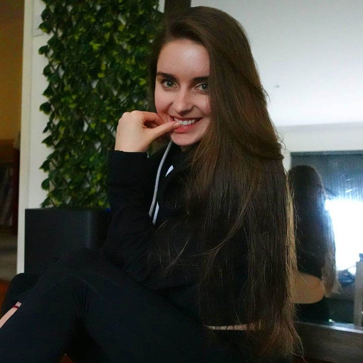 How to Be a Bigger Streamer with Loserfruit - Shure Asia Pacific