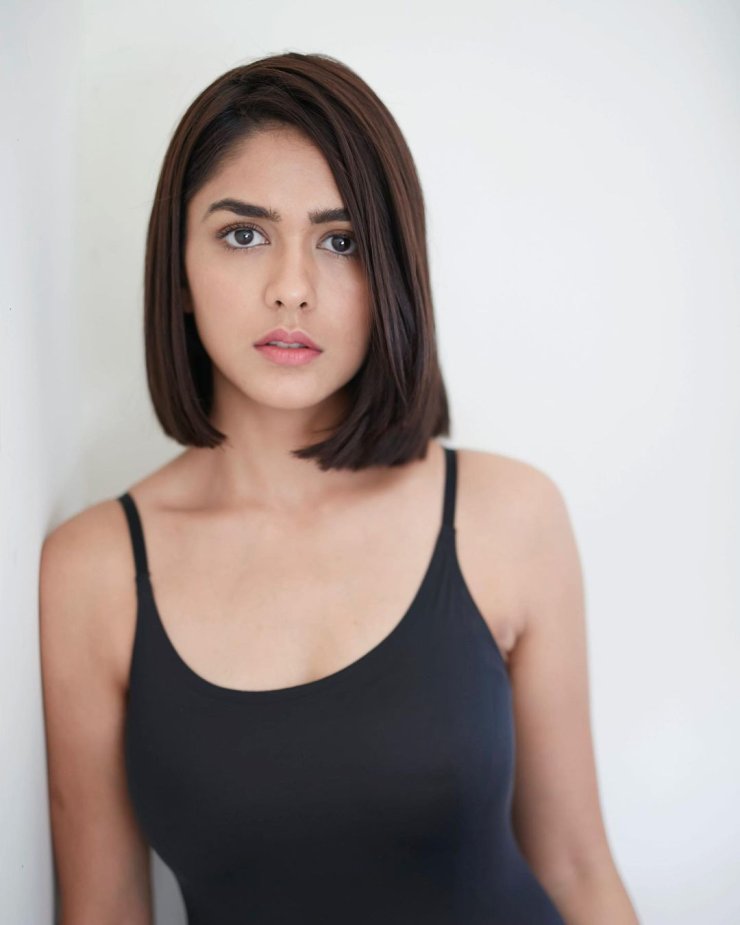 Mrunal Thakur 13