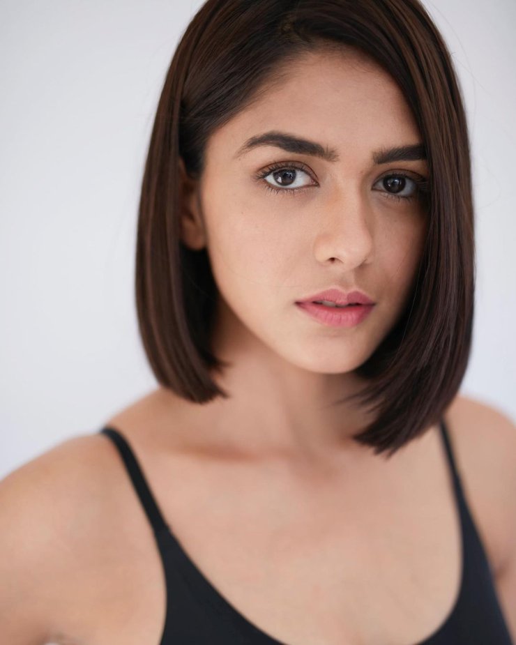 Mrunal Thakur 15