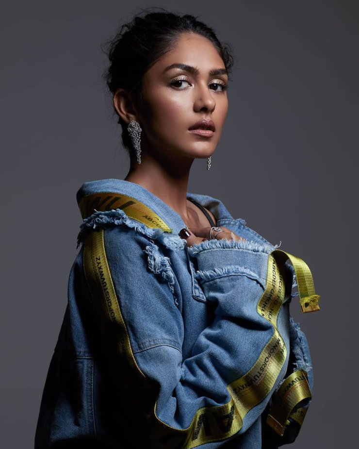 Mrunal Thakur 26