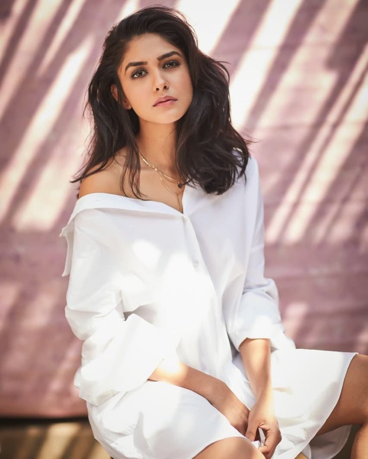 Mrunal Thakur 28