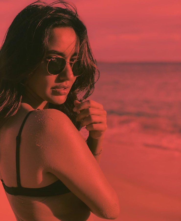 Neha Sharma 16