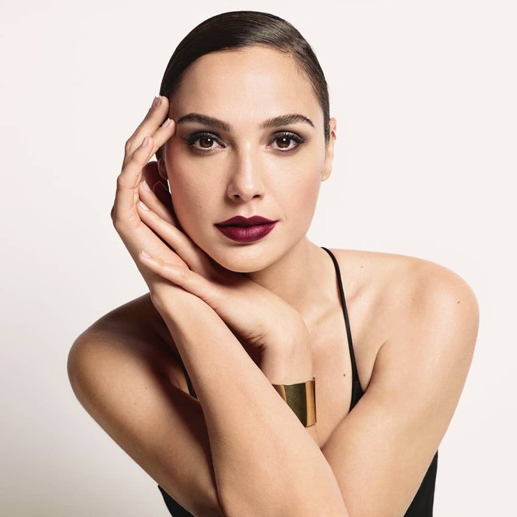 Gal Gadot 32