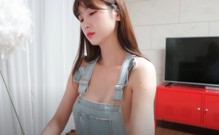 Leezy At Home