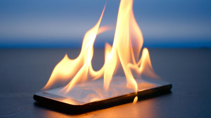 227897 3840x2160 Smartphone On Fire