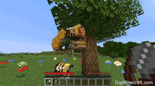 How to collect honey in minecraft without being stung