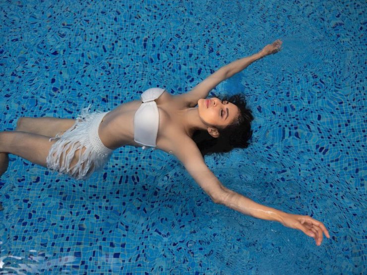 Mouni Roy 2