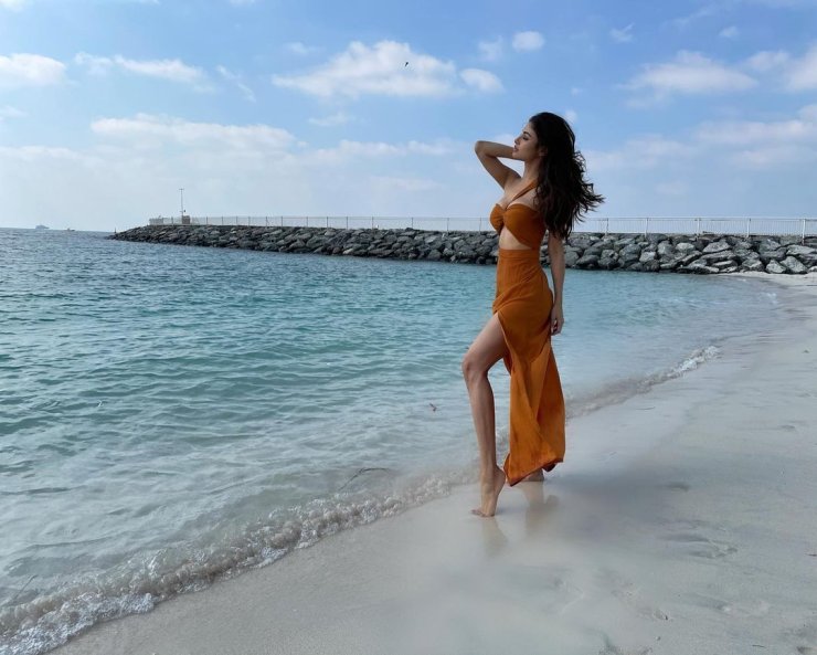 Mouni Roy 4