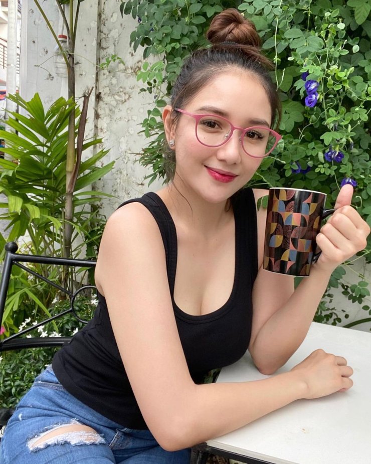 Faye Lorenzo 13