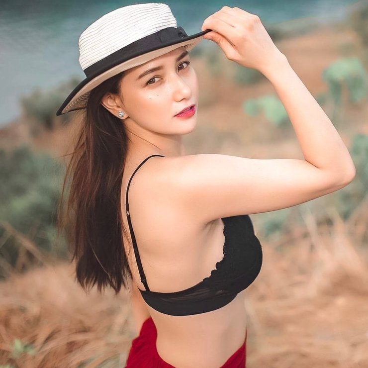 Faye Lorenzo 15