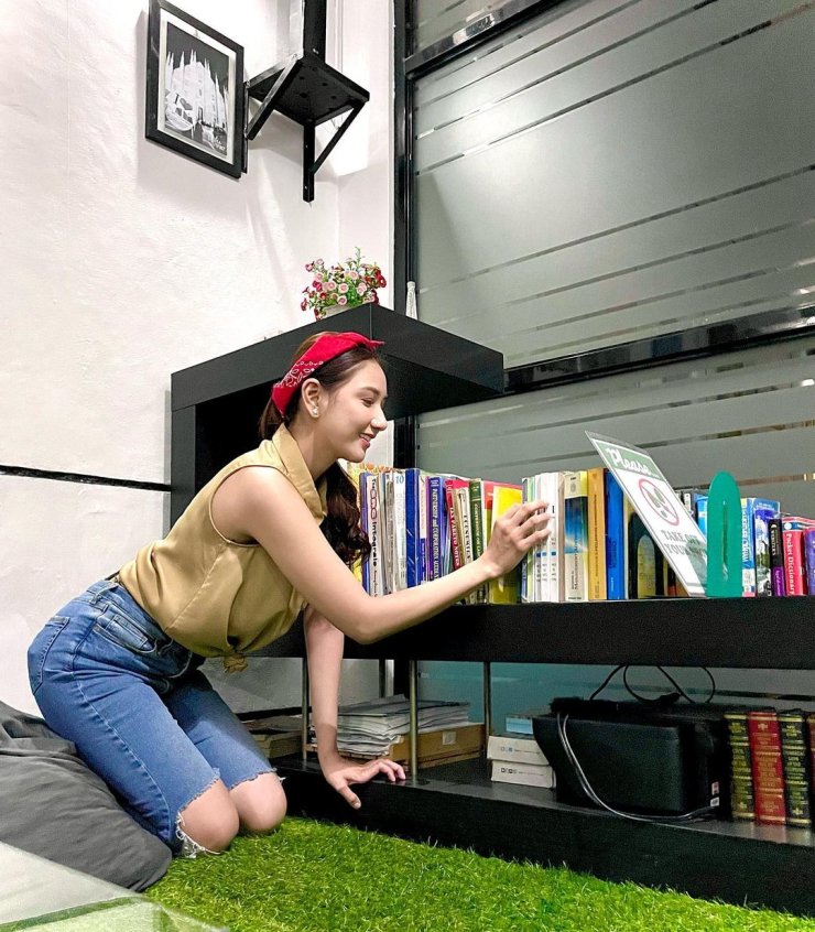 Faye Lorenzo 2