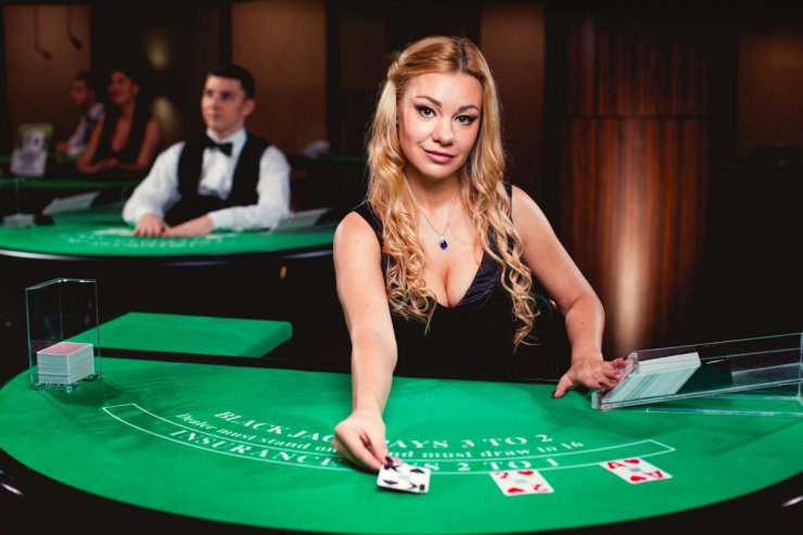 Live Casino: What Is It And How To Play?